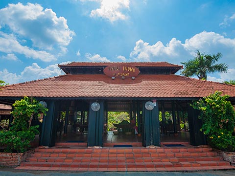Không gian sân vườn Nhà hàng Trung Lương tại Mỹ Tho